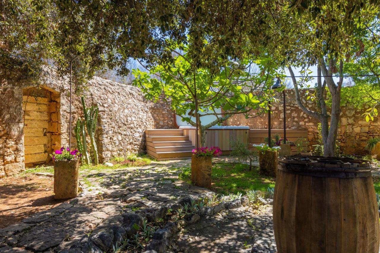 ウジェント Badia Del Casale Bed & Breakfast エクステリア 写真